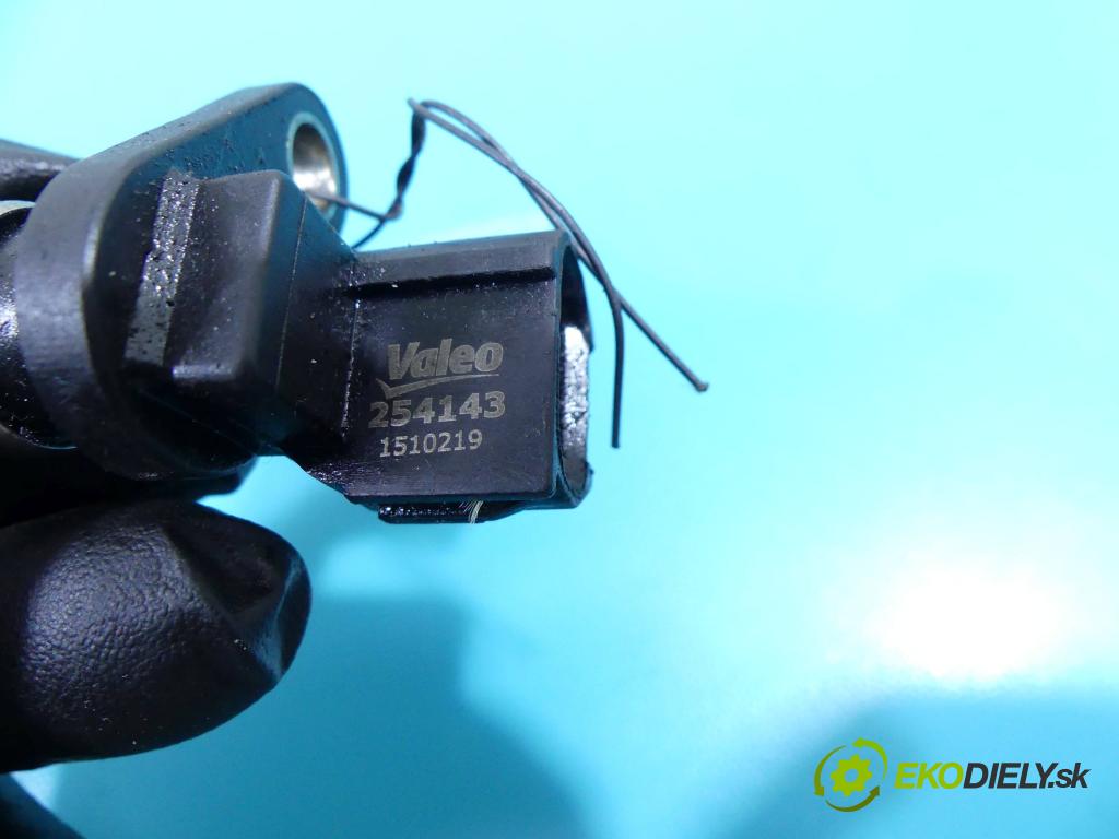 Toyota Rav4 II 2000-2005 2.0 D4D 116 hp manual 85 kW 1995 cm3 5- snímač pozice: hřídele vačkový 254143 (Snímače polohy kliky, vačky)