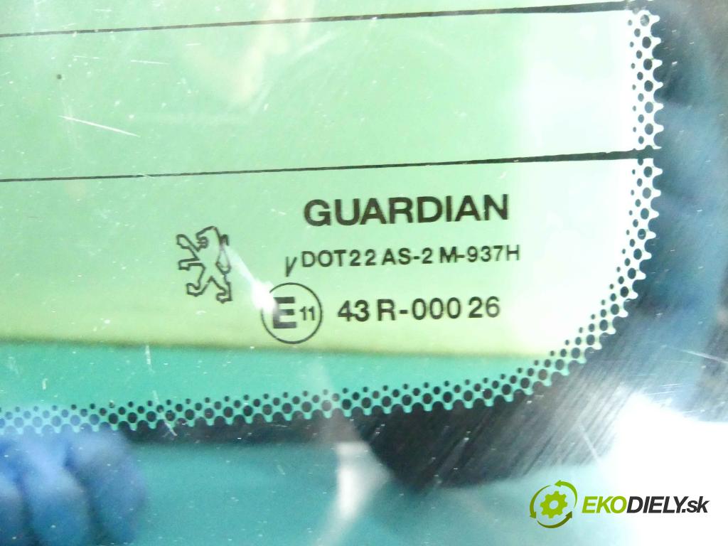 Peugeot 206 1.4 8V 75 hp manual 55 kW 1360 cm3 5- sklo zadní  (Okna zadní)