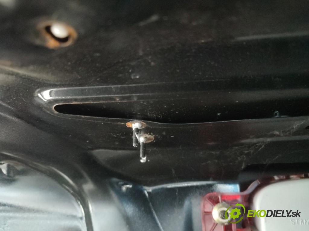 Mazda 3 I BK 2003-2009 2.0 16V 150 HP manual 110 kW 2000 cm3 4- zadna kufor  (Zadná kapota)