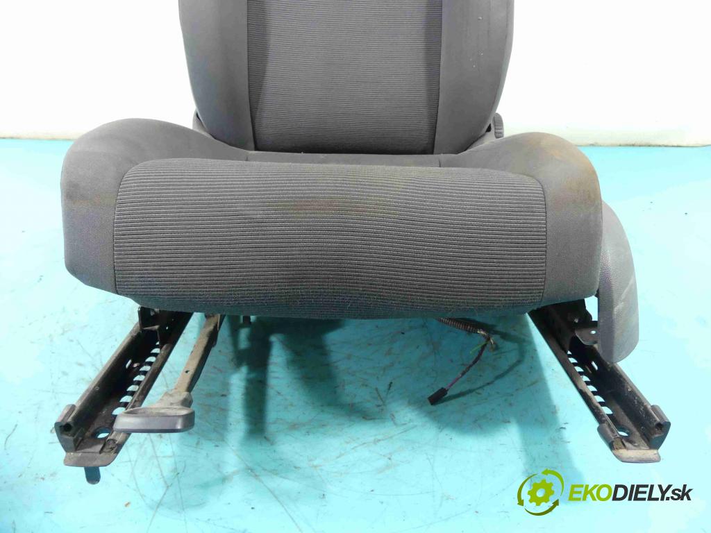 Vw Golf V 2003-2009 1.6 SR 102 HP manual 75 kW 1595 cm3 5- Sedačka ľavý  (Sedačky, sedadlá)