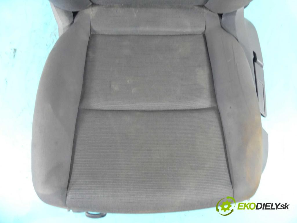 Vw Golf V 2003-2009 1.6 SR 102 HP manual 75 kW 1595 cm3 5- Sedačka ľavý  (Sedačky, sedadlá)