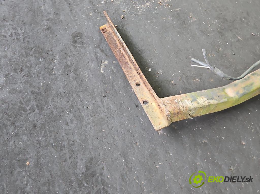 Toyota Corolla E11 1997-2002 1.4 vvti 97KM manual 71 kW 1398 cm3 5- Hák: vlečení:  (Ťažné zariadenie)