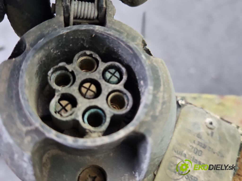 Toyota Corolla E11 1997-2002 1.4 vvti 97KM manual 71 kW 1398 cm3 5- Hák: vlečení:  (Ťažné zariadenie)