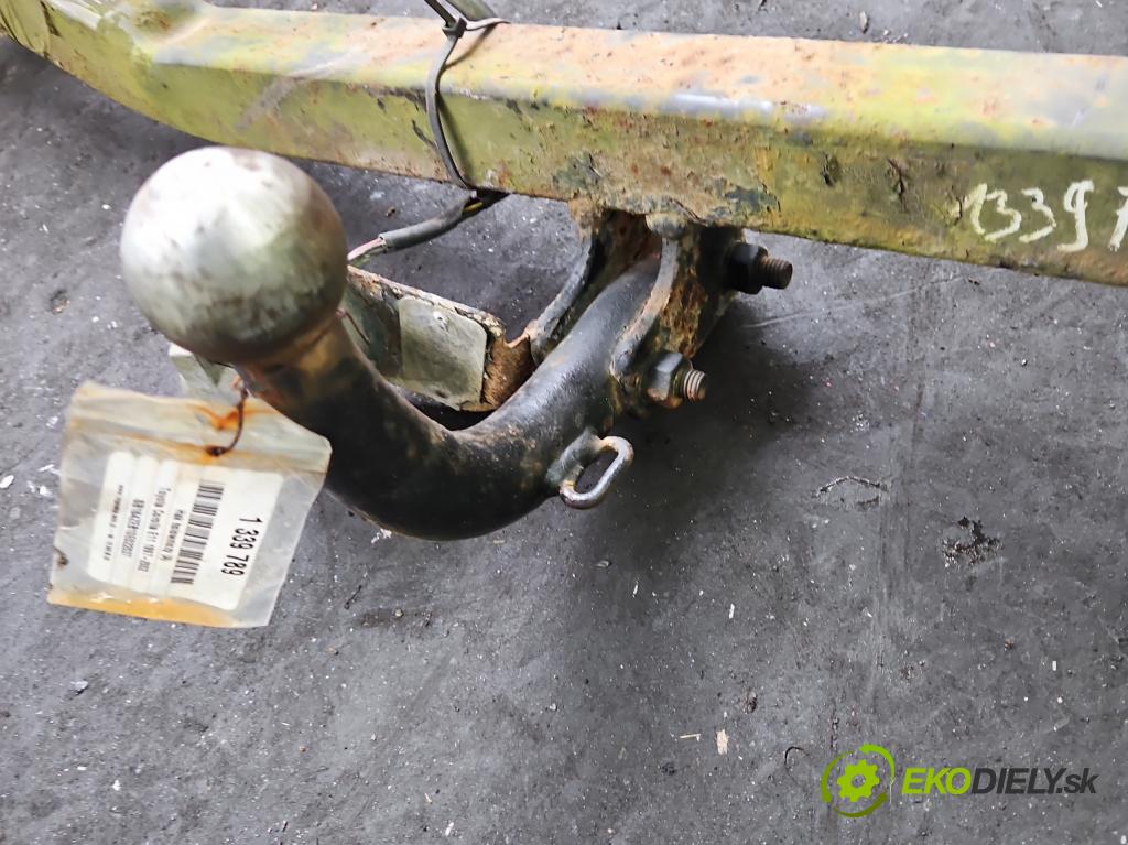 Toyota Corolla E11 1997-2002 1.4 vvti 97KM manual 71 kW 1398 cm3 5- Hák: vlečení:  (Ťažné zariadenie)