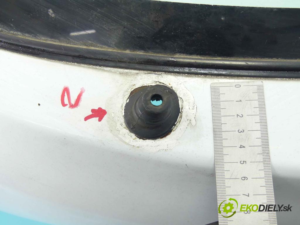 Toyota Corolla E11 1997-2002 1.4 vvti 97KM manual 71 kW 1398 cm3 5- zadní kufrové dveře  (Zadní kapoty)