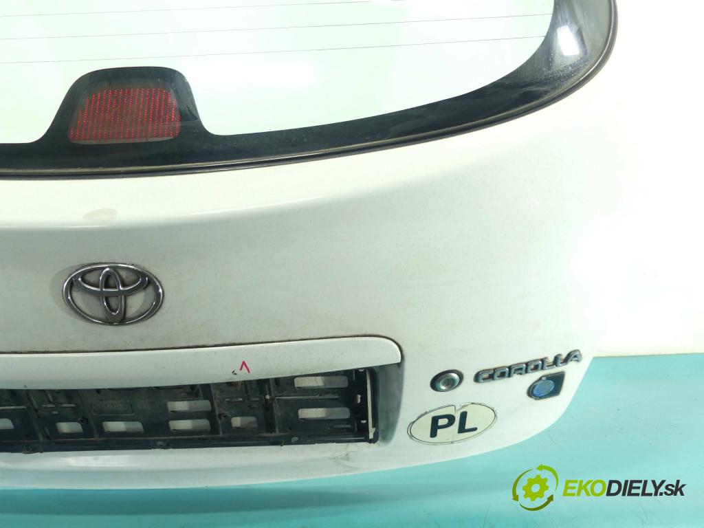 Toyota Corolla E11 1997-2002 1.4 vvti 97KM manual 71 kW 1398 cm3 5- zadní kufrové dveře  (Zadní kapoty)