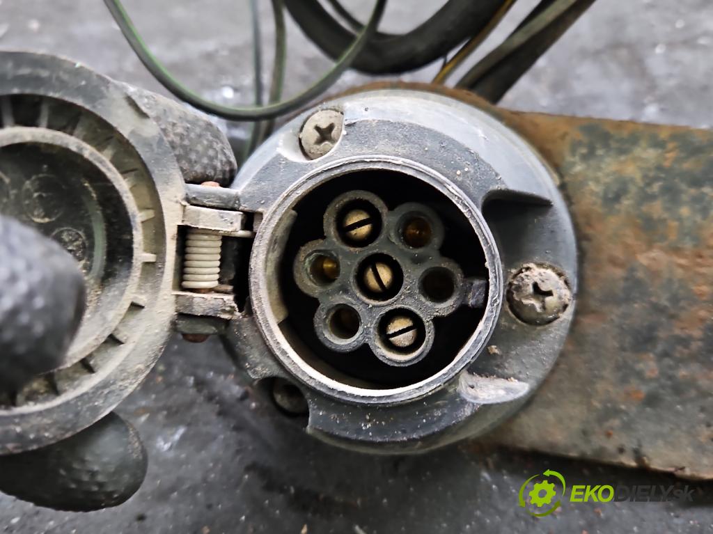 Nissan Qashqai I J10 2006-2013 1.6 dci 131 HP manual 96 kW 1598 cm3 5- Hák: vlečení:  (Ťažné zariadenie)