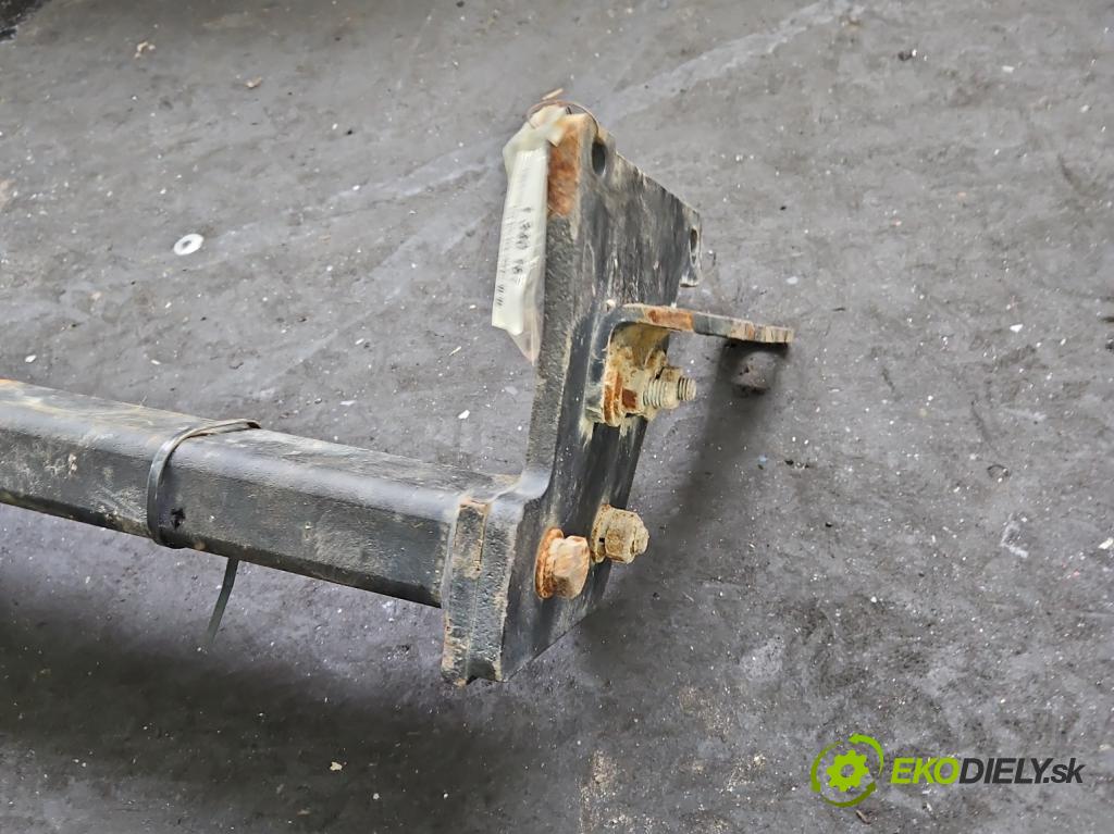 Nissan Qashqai I J10 2006-2013 1.6 dci 131 HP manual 96 kW 1598 cm3 5- Hák: vlečení:  (Ťažné zariadenie)