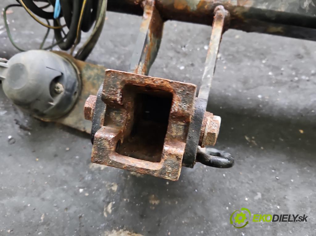 Nissan Qashqai I J10 2006-2013 1.6 dci 131 HP manual 96 kW 1598 cm3 5- Hák: vlečení:  (Ťažné zariadenie)