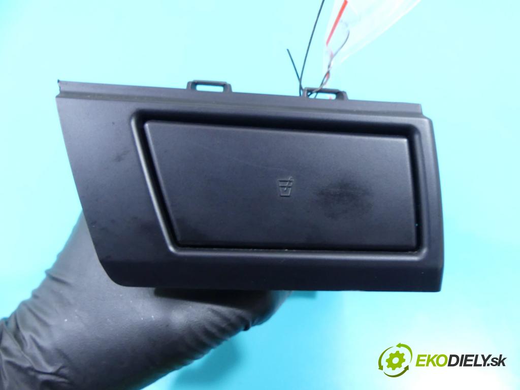 Bmw X3 E83 2003-2010 2.0d (M47) 150 hp manual 110 kW 1995 cm3 5- Rukojeť: na napoje: 3418358 (Úchyty)