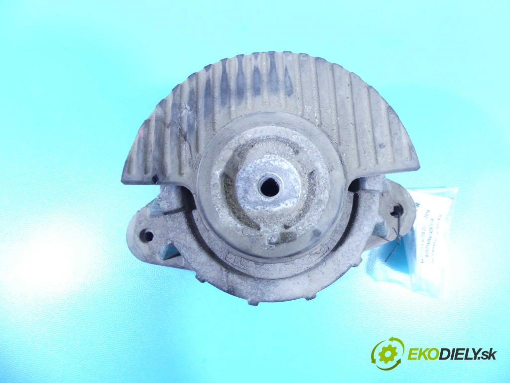 Mercedes C W204 2007-2014 3.0 V6 231 hp automatic 170 kW 2996 cm3 4- Tlapka: motoru A2042400917