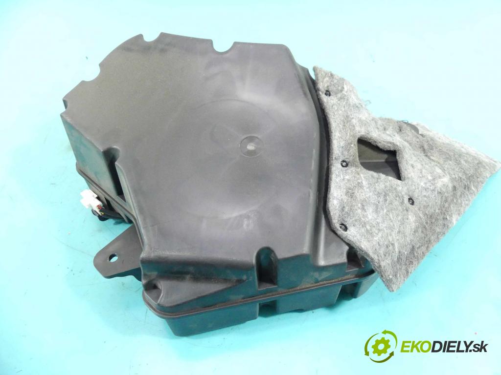 Kia Sportage III 2010-2015 2.0 crdi 136 HP automatic 100 kW 1995 cm3 5- Subwoofer: 96380-3W000 (Audio zariadenia)