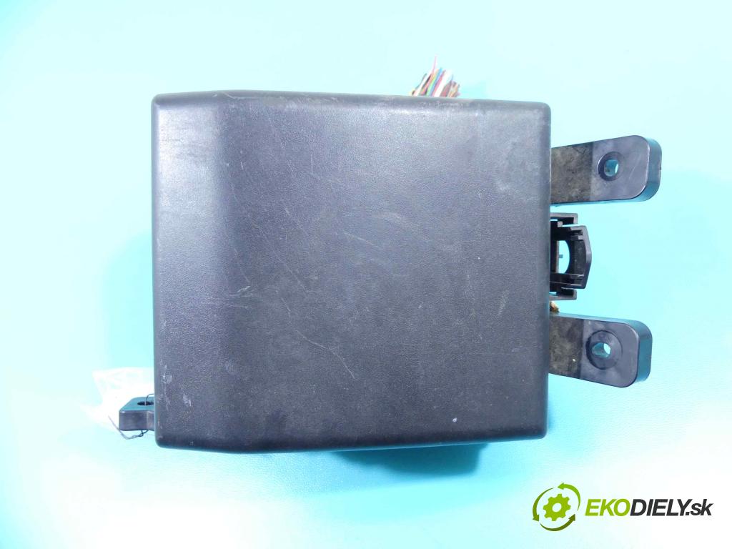 Kia Sportage III 2010-2015 2.0 crdi 136hp automatic 100 kW 1995 cm3 5- skříňka pojistková  (Pojistkové skříňky)