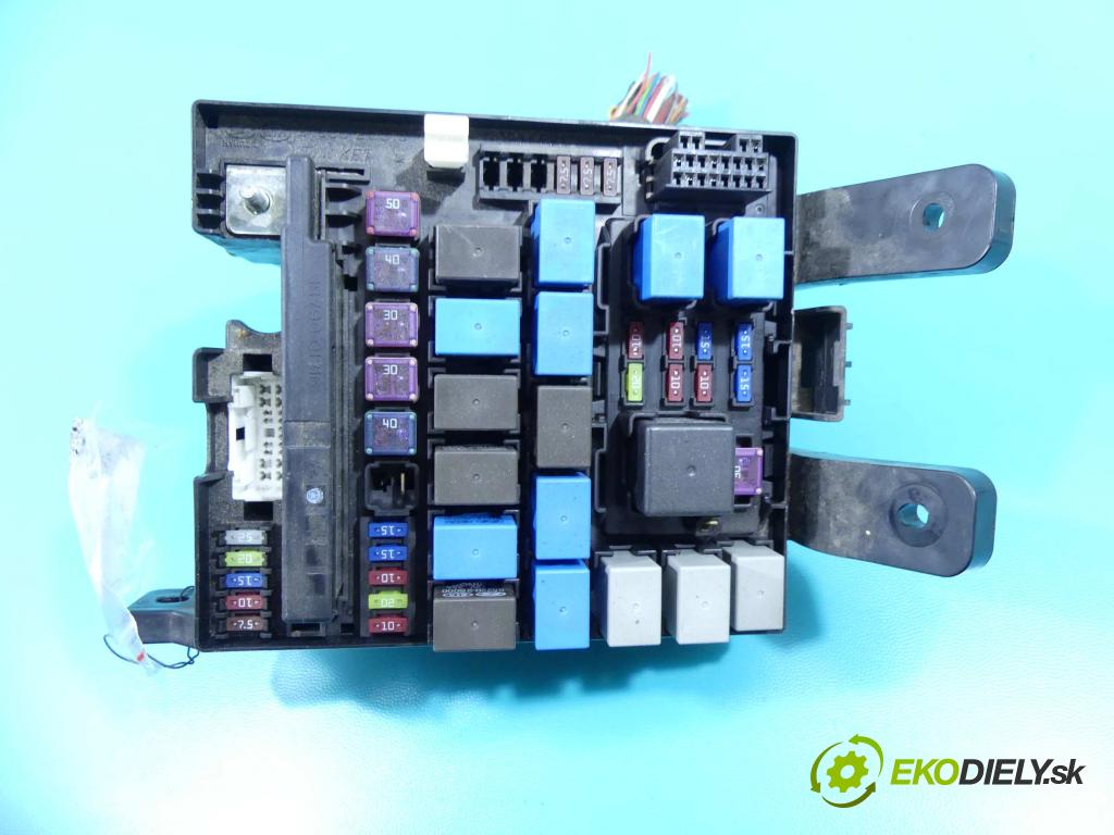 Kia Sportage III 2010-2015 2.0 crdi 136hp automatic 100 kW 1995 cm3 5- skříňka pojistková  (Pojistkové skříňky)