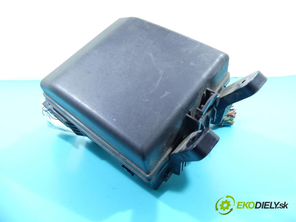 Kia Sportage III 2010-2015 2.0 crdi 136hp automatic 100 kW 1995 cm3 5- skříňka pojistková  (Pojistkové skříňky)