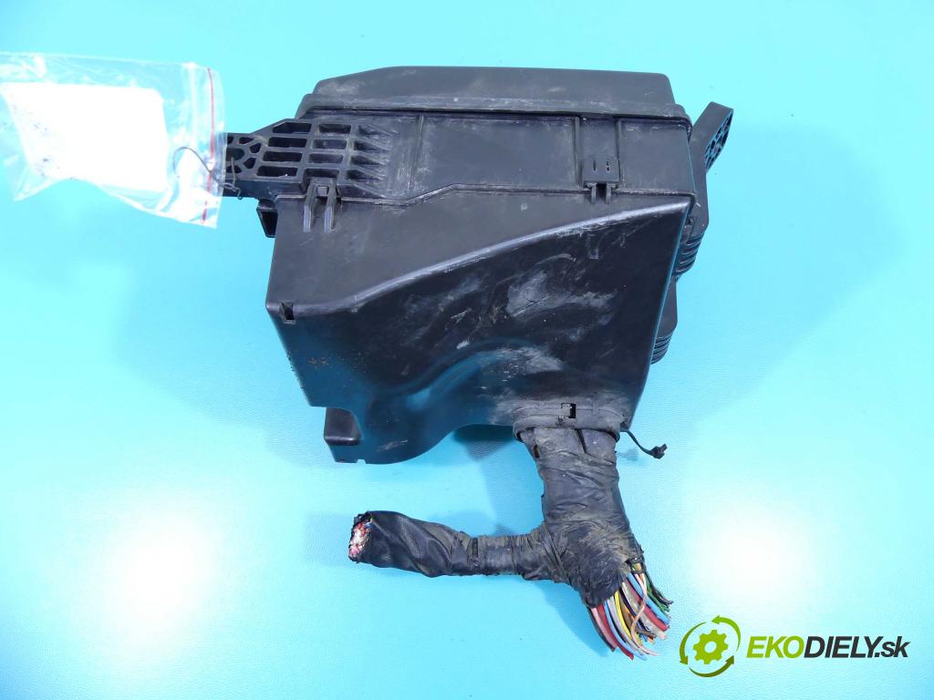 Kia Sportage III 2010-2015 2.0 crdi 136hp automatic 100 kW 1995 cm3 5- skříňka pojistková  (Pojistkové skříňky)