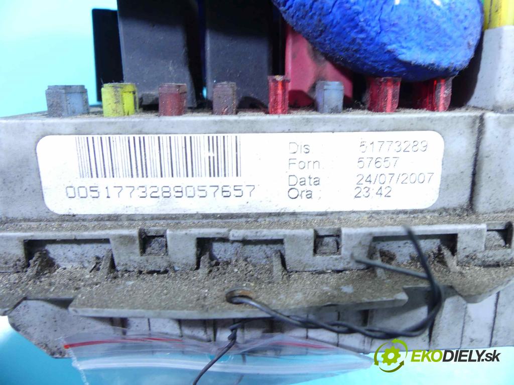 Fiat Stilo 1.9 jtd 120 hp manual 88 kW 1910 cm3 5- skříňka pojistková 51773289 (Pojistkové skříňky)