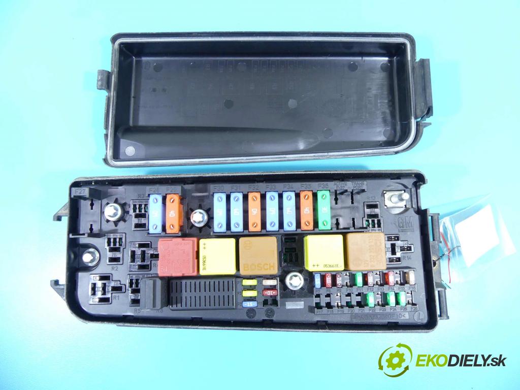 Opel Vectra C 2002-2008 2.0 T 175 hp manual 129 kW 1998 cm3 4- skříňka pojistková 13205796 (Pojistkové skříňky)