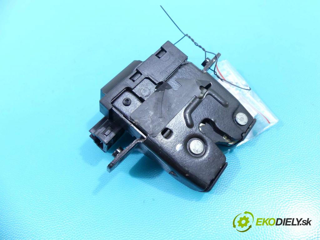 Nissan Qashqai I J10 2006-2013 1.6 dci 131 hp manual 96 kW 1598 cm3 5- zámek kufrových dveří zadní 