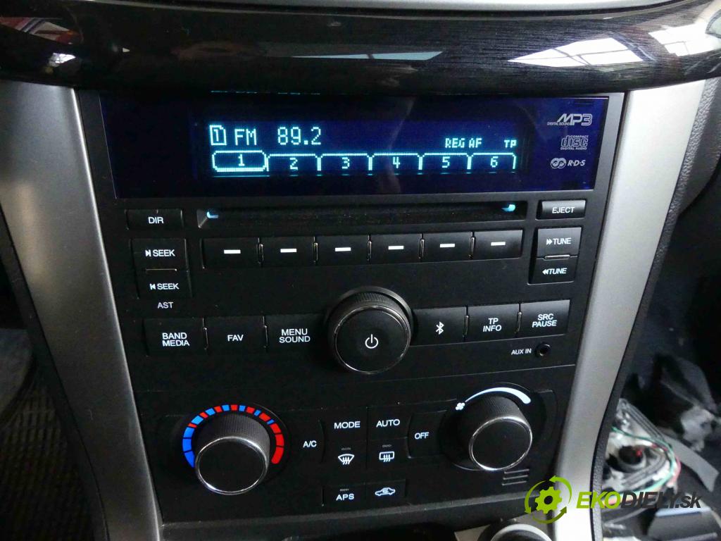 Chevrolet Captiva 2.2 VCDI 184hp manual 135 kW 2231 cm3 5- Radio originál 95352516