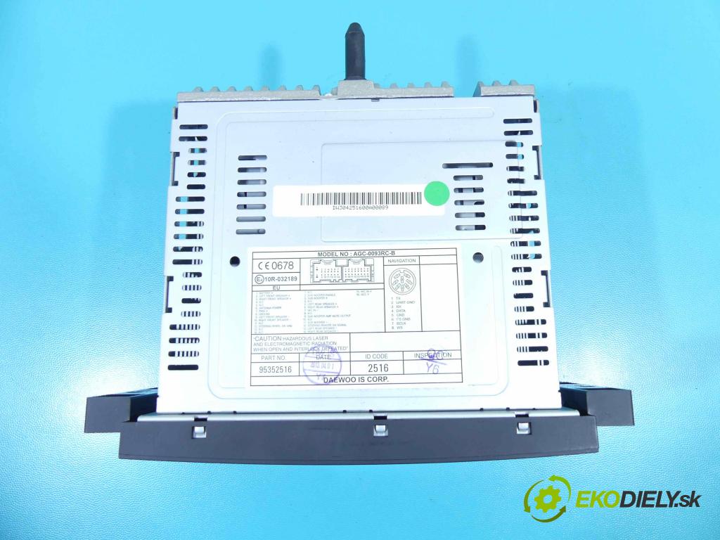 Chevrolet Captiva 2.2 VCDI 184hp manual 135 kW 2231 cm3 5- Radio originál 95352516