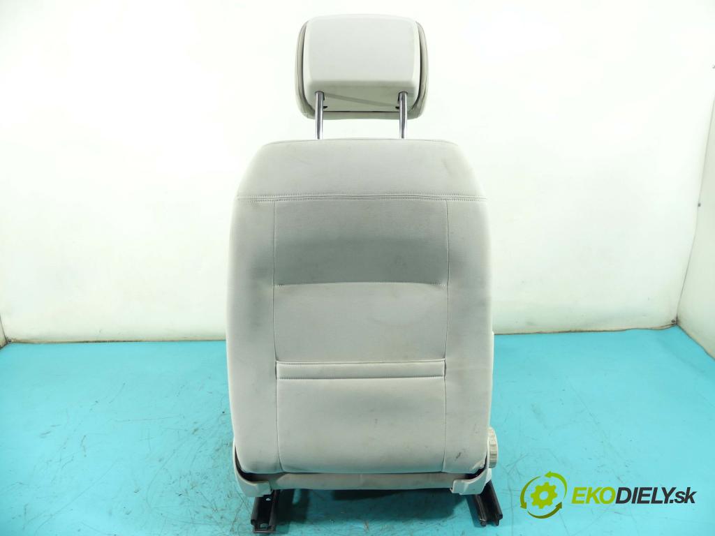 Vw Passat B8 2014 - 2.0 tdi 150 HP manual 110 kW 1968 cm3 5- Sedačka pravý  (Sedačky, sedadlá)