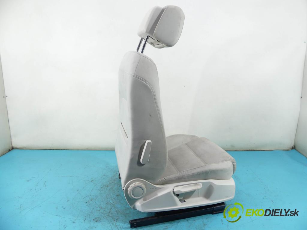 Vw Passat B8 2014 - 2.0 tdi 150 HP manual 110 kW 1968 cm3 5- Sedačka pravý  (Sedačky, sedadlá)