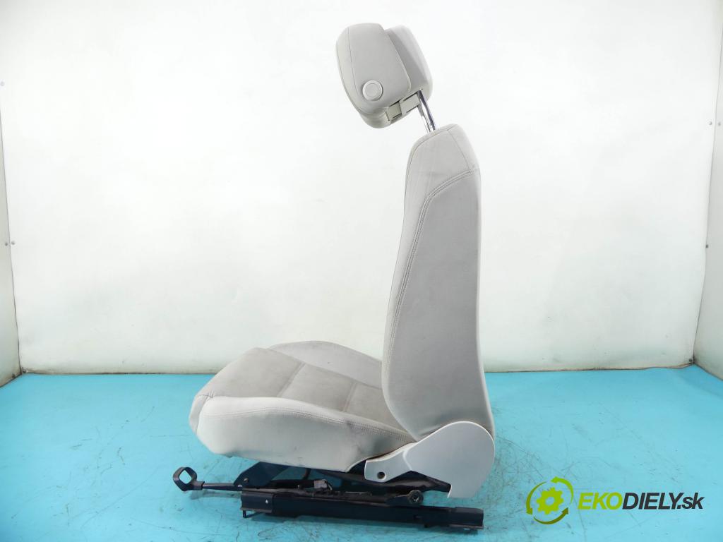 Vw Passat B8 2014 - 2.0 tdi 150 HP manual 110 kW 1968 cm3 5- Sedačka pravý  (Sedačky, sedadlá)