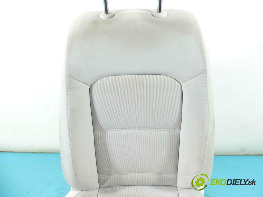 Vw Passat B8 2014 - 2.0 tdi 150 HP manual 110 kW 1968 cm3 5- Sedačka pravý  (Sedačky, sedadlá)