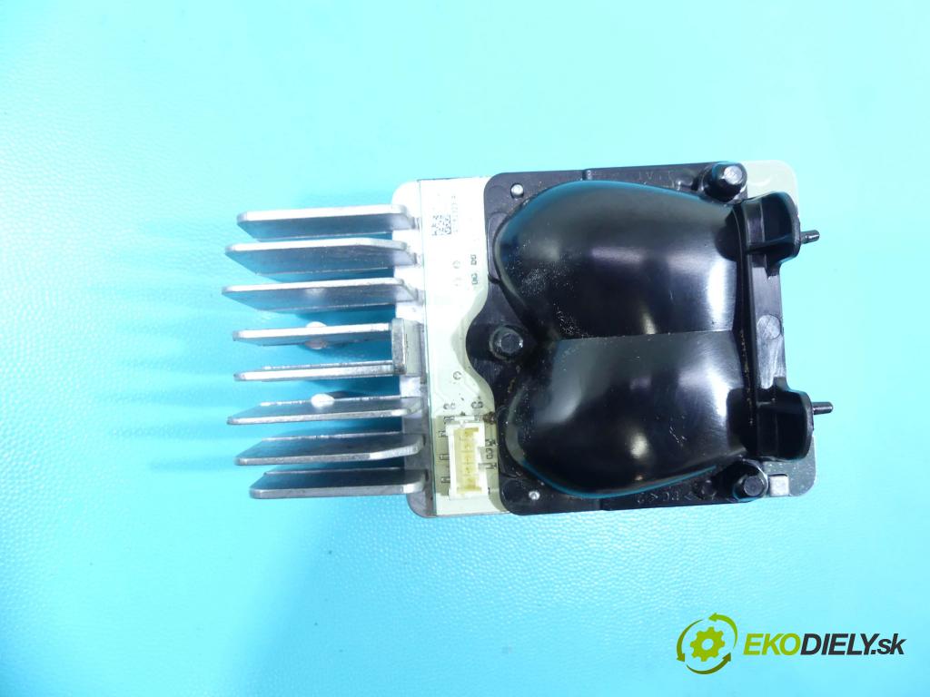 Vw Passat B8 2014 - 2.0 tdi 150 HP manual 110 kW 1968 cm3 5- Zesilovač: 9114681 (Zosilňovače)