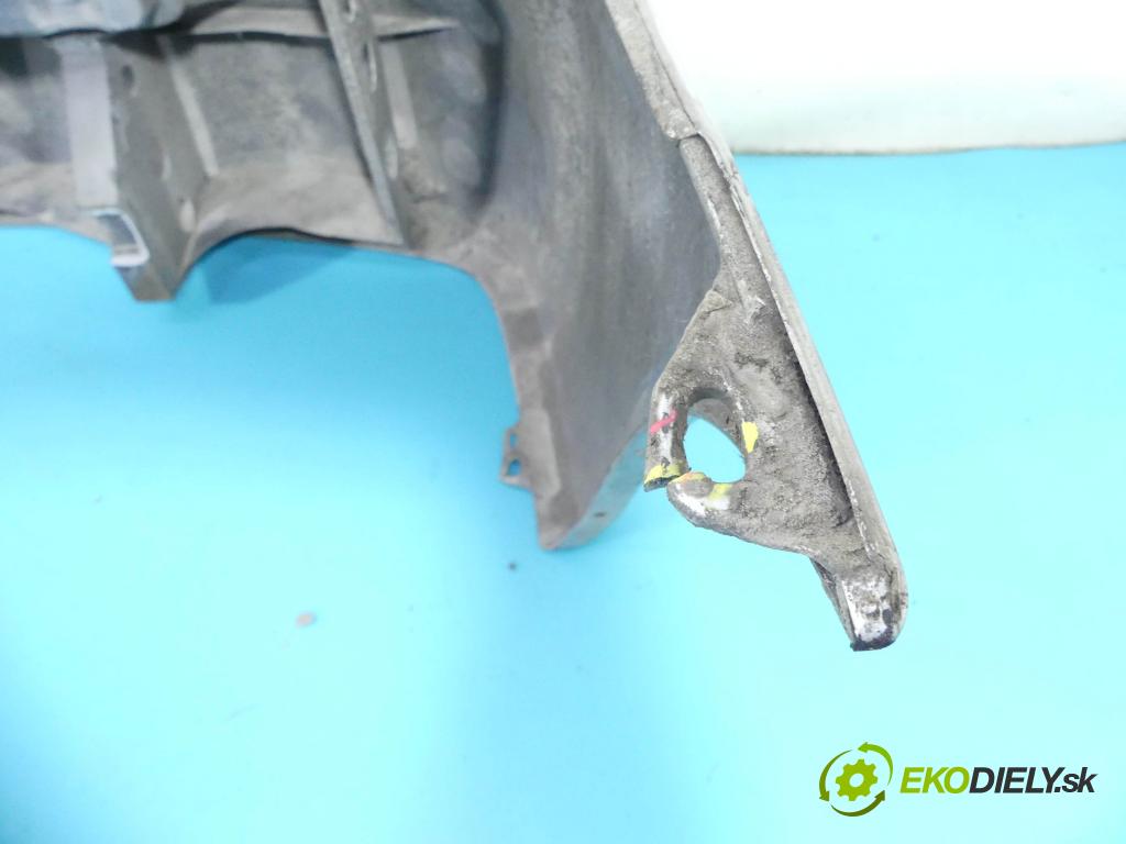 Mazda Demio 1.5 16V 75 hp manual 55 kW 1498 cm3 5- nárazník zadní  (Ostatné)