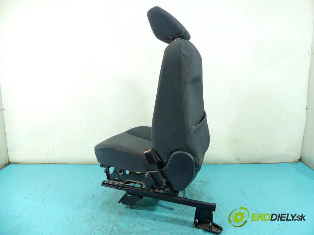 Ford C-Max II 2010-2019 1.6 tdci 116 HP manual 85 kW 1560 cm3 5- Sedačka pravý  (Sedačky, sedadlá)