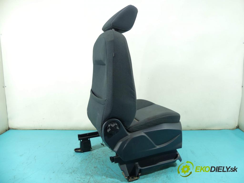 Ford C-Max II 2010-2019 1.6 tdci 116 HP manual 85 kW 1560 cm3 5- Sedačka pravý  (Sedačky, sedadlá)