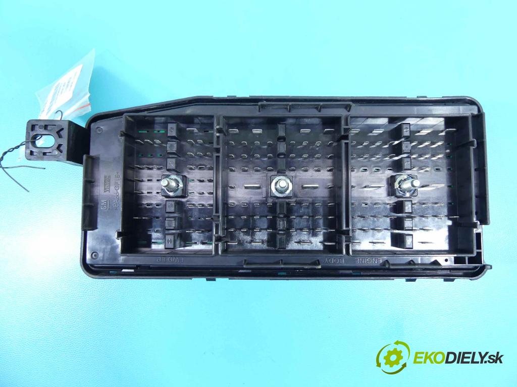 Chevrolet Captiva 2.2 VCDI 184 hp manual 135 kW 2231 cm3 5- skříňka pojistková 95202895 (Pojistkové skříňky)