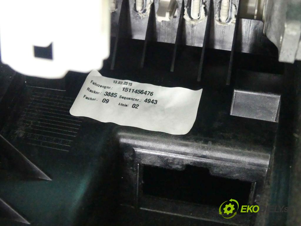 Vw Passat B8 2014 - 2.0 tdi 150 HP manual 110 kW 1968 cm3 5- operadlo 3G1863241A (Lakťové opierky)