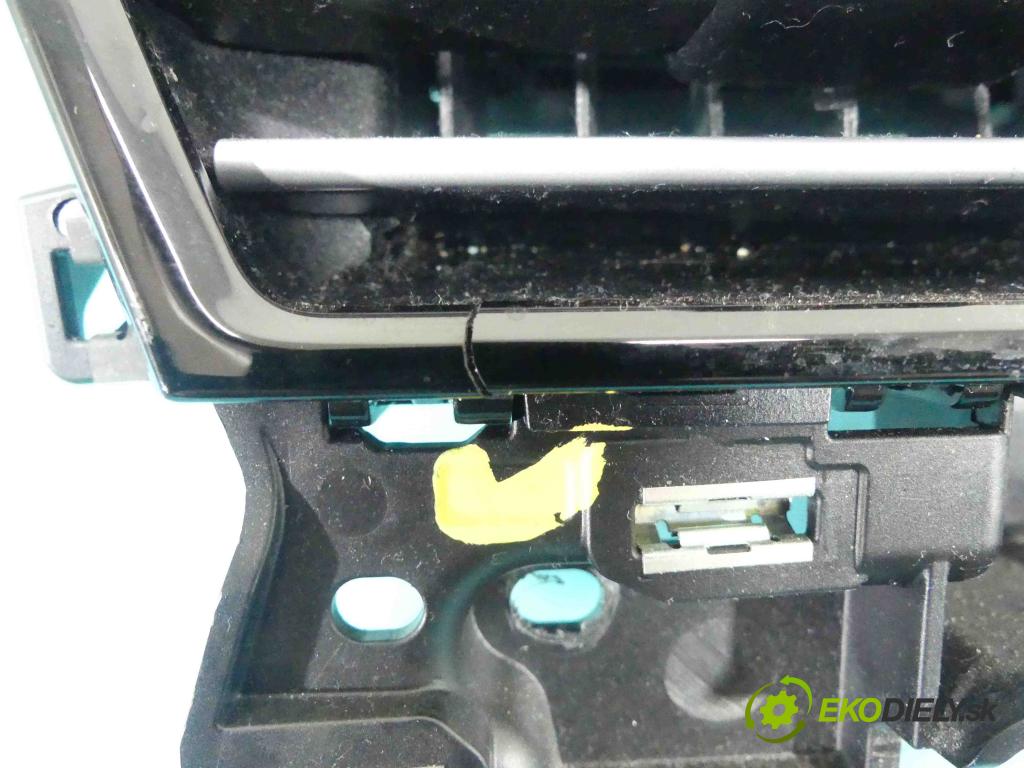 Vw Passat B8 2014 - 2.0 tdi 150 HP manual 110 kW 1968 cm3 5- Mřížka: kúrenia stredová 3G0919204C (Mriežky kúrenia (fukáre))