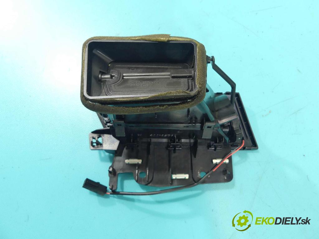 Vw Passat B8 2014 - 2.0 tdi 150 HP manual 110 kW 1968 cm3 5- Mřížka: kúrenia stredová 3G0919204C (Mriežky kúrenia (fukáre))