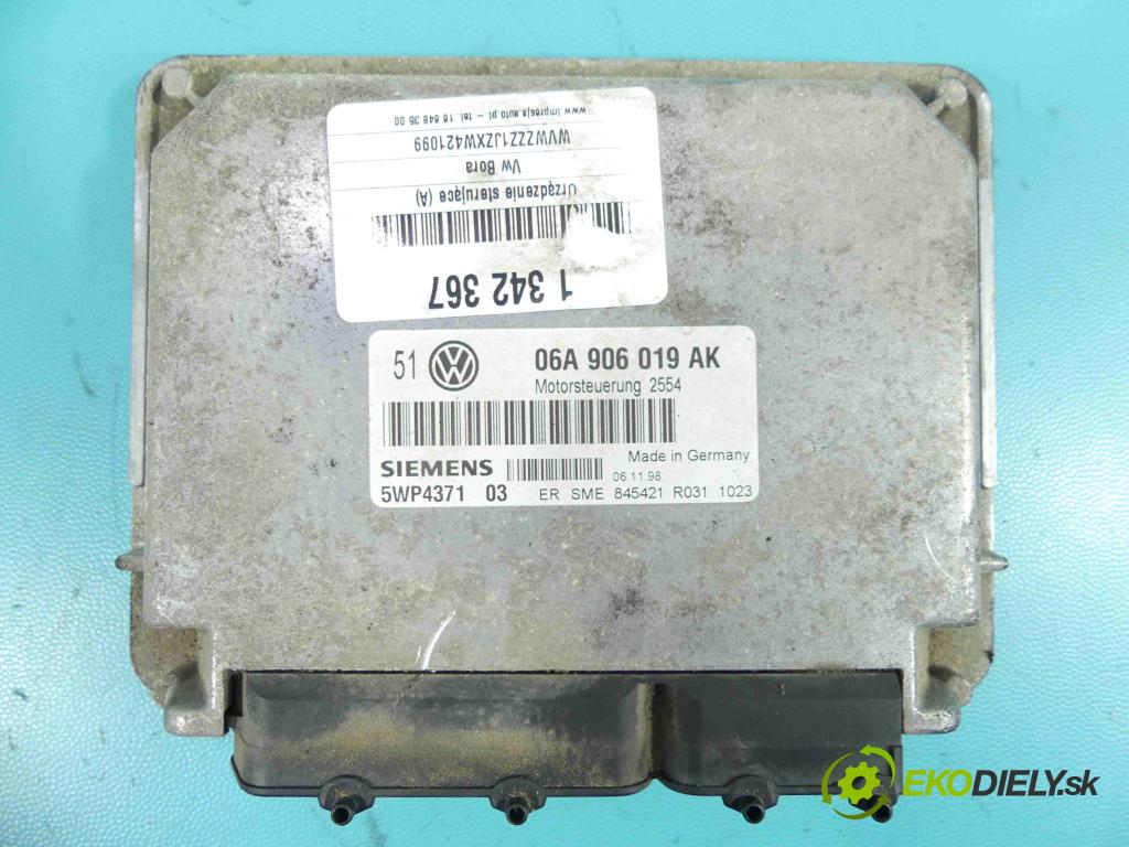 Vw Bora 1.6 SR 101 hp manual 74 kW 1595 cm3 4- řídící jednotka motoru 06A906019AK