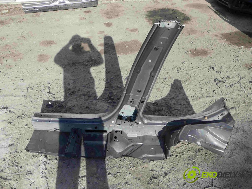 Bmw X1 E84 2009-2015 2.0d 136hp manual 100 kW 1995 cm3 5- práh pravý  (Ostatní)