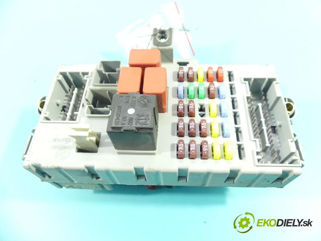 Fiat Idea 1,3.0 jtd 69KM manual 51 kW 1248 cm3 5- skříňka pojistková 51819484 (Pojistkové skříňky)