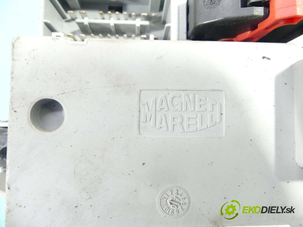 Fiat Idea 1,3.0 jtd 69KM manual 51 kW 1248 cm3 5- skříňka pojistková 51819484 (Pojistkové skříňky)