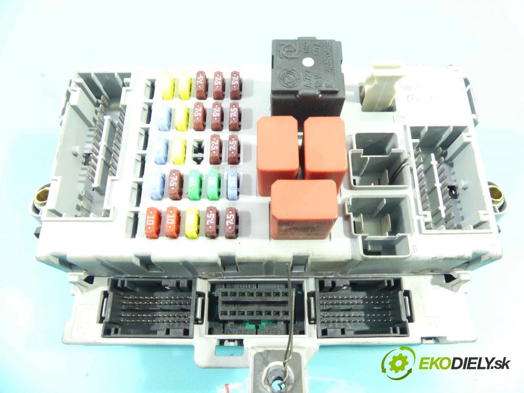 Fiat Idea 1,3.0 jtd 69KM manual 51 kW 1248 cm3 5- skříňka pojistková 51819484 (Pojistkové skříňky)