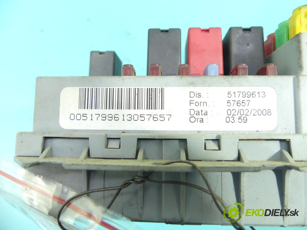 Fiat Idea 1,3.0 jtd 69KM manual 51 kW 1248 cm3 5- skříňka pojistková 51799613 (Pojistkové skříňky)