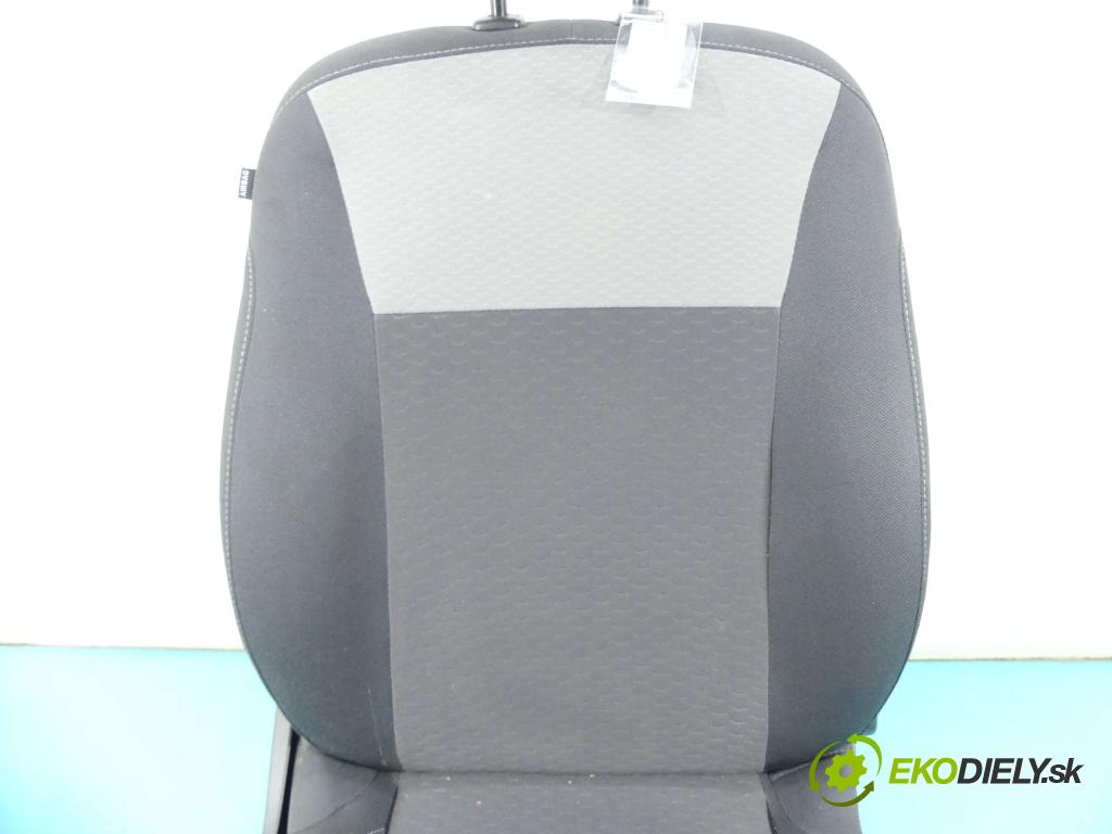 Renault Clio III 2005-2012 1,2.0 16V 75 HP manual 55 kW 1149 cm3 5- Sedačka pravý  (Sedačky, sedadlá)