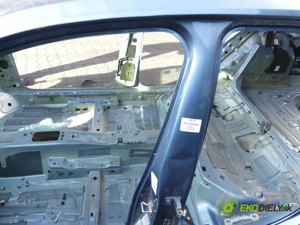 Vw Passat B8 2014 - 2.0 tdi 150 hp manual 110 kW 1968 cm3 5- práh levý  (Ostatní)