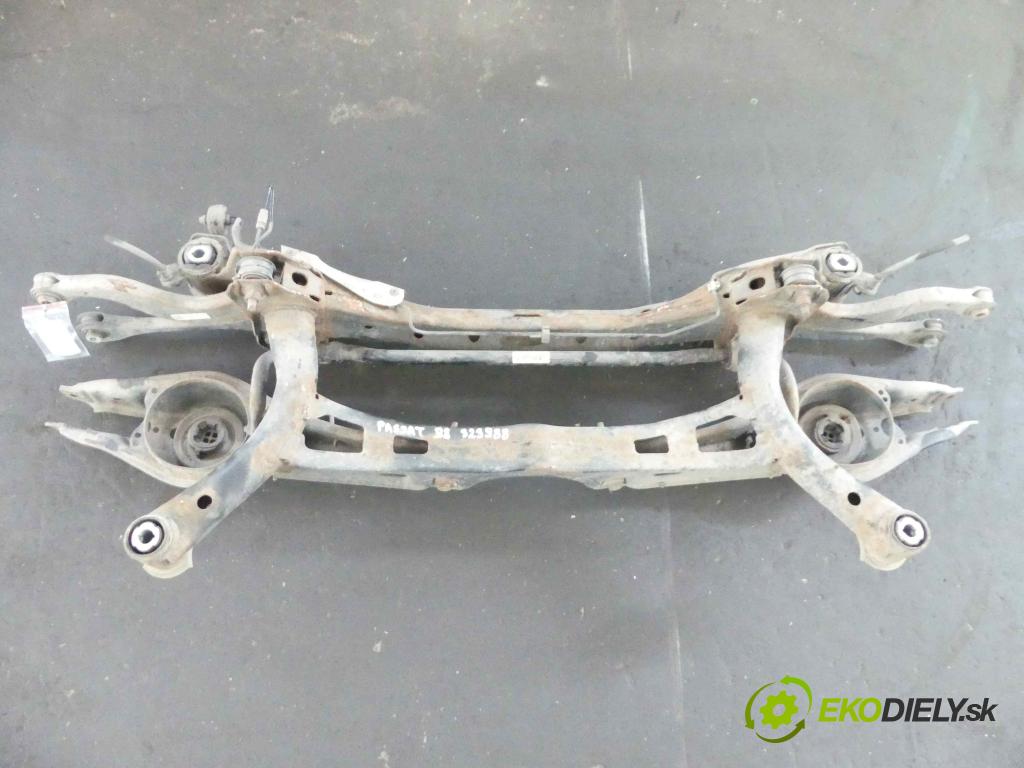 Vw Passat B8 2014 - 2.0 tdi 150 hp manual 110 kW 1968 cm3 5- zadní výztuha  (Výztuhy zadní)