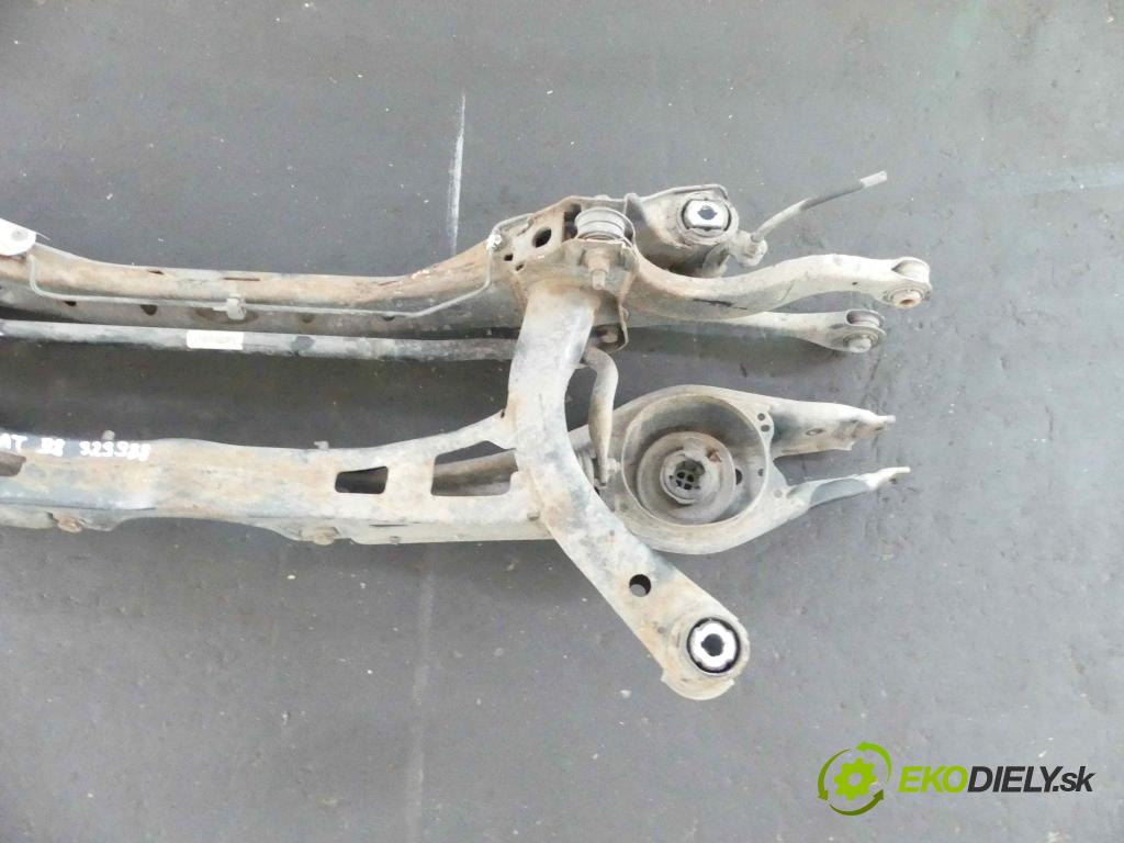 Vw Passat B8 2014 - 2.0 tdi 150 hp manual 110 kW 1968 cm3 5- zadní výztuha  (Výztuhy zadní)