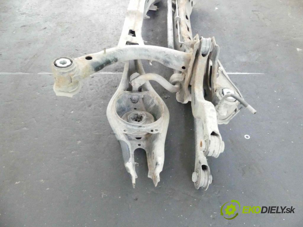 Vw Passat B8 2014 - 2.0 tdi 150 hp manual 110 kW 1968 cm3 5- zadní výztuha  (Výztuhy zadní)