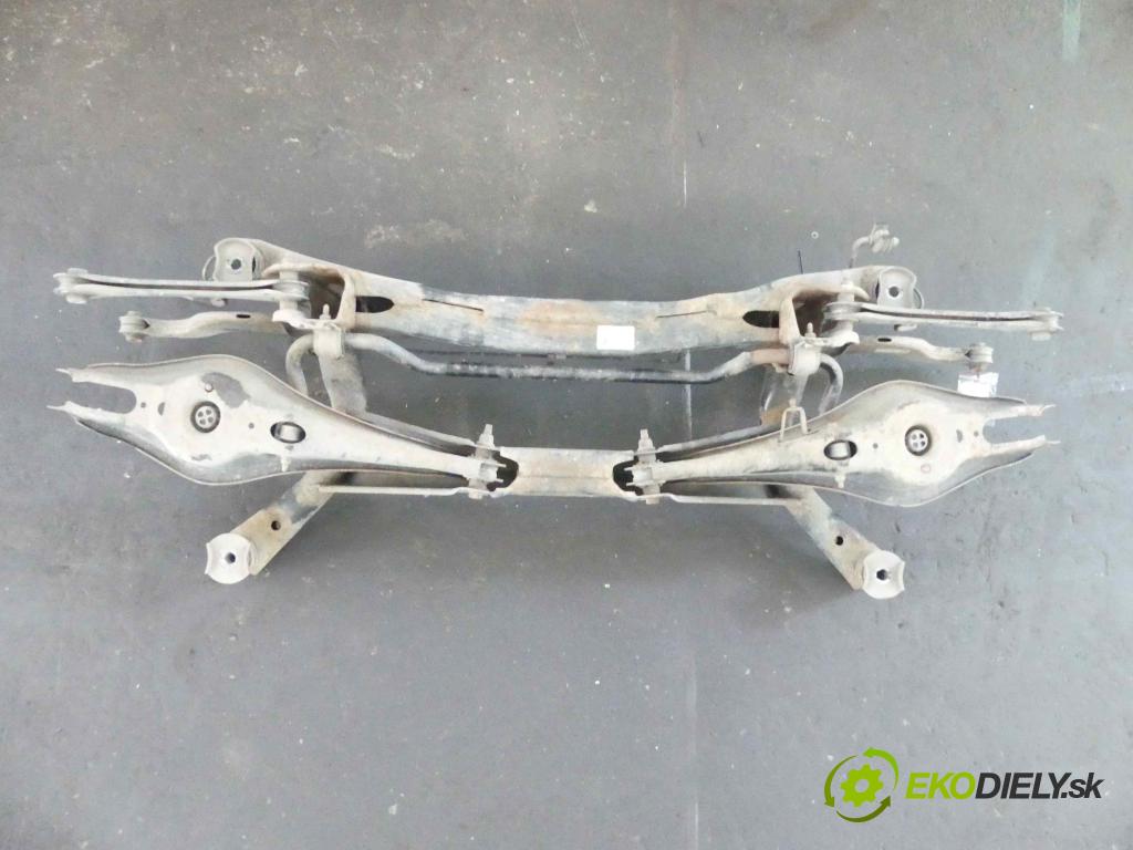 Vw Passat B8 2014 - 2.0 tdi 150 hp manual 110 kW 1968 cm3 5- zadní výztuha  (Výztuhy zadní)