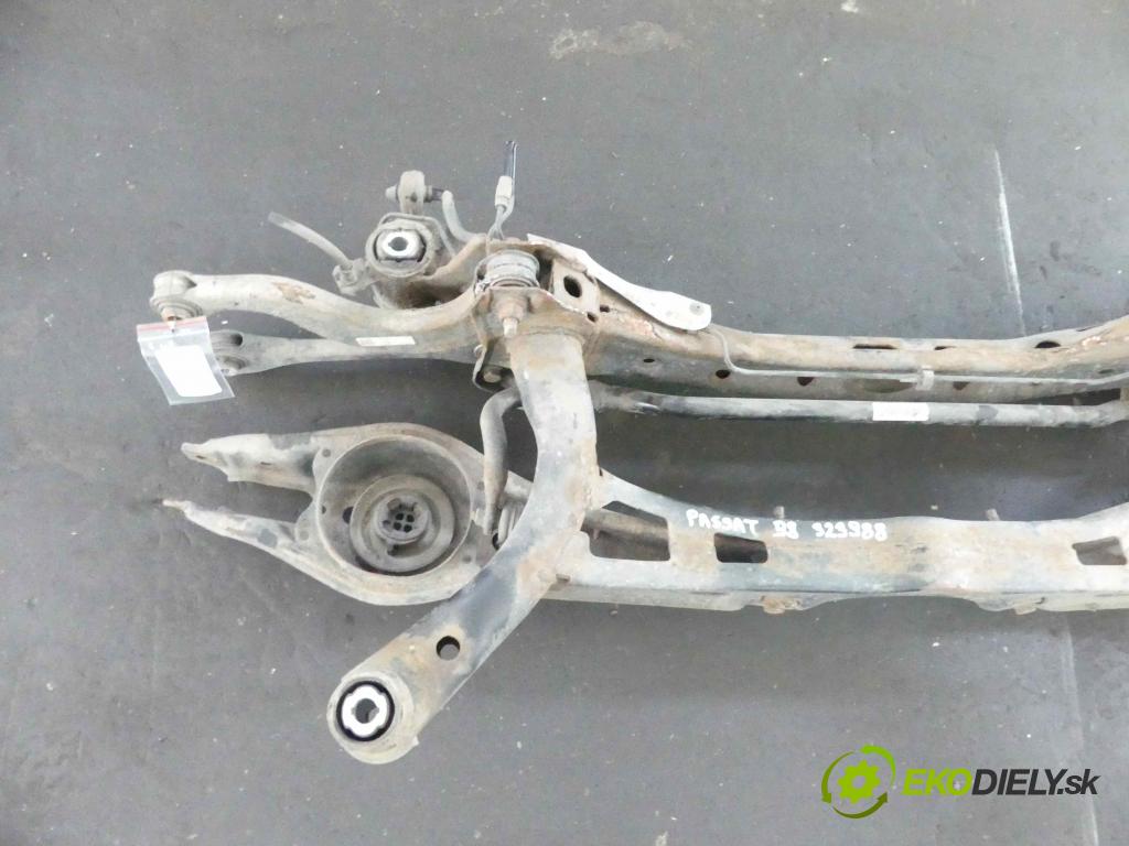 Vw Passat B8 2014 - 2.0 tdi 150 hp manual 110 kW 1968 cm3 5- zadní výztuha  (Výztuhy zadní)